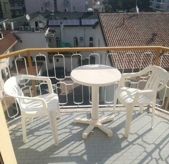 Hotel MaxiHeron & Hotel MiniHeron