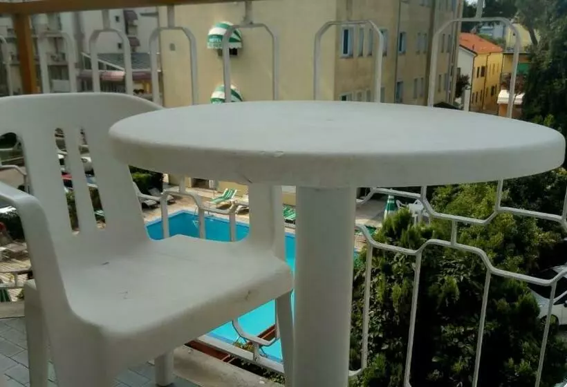 Hotel MaxiHeron & Hotel MiniHeron