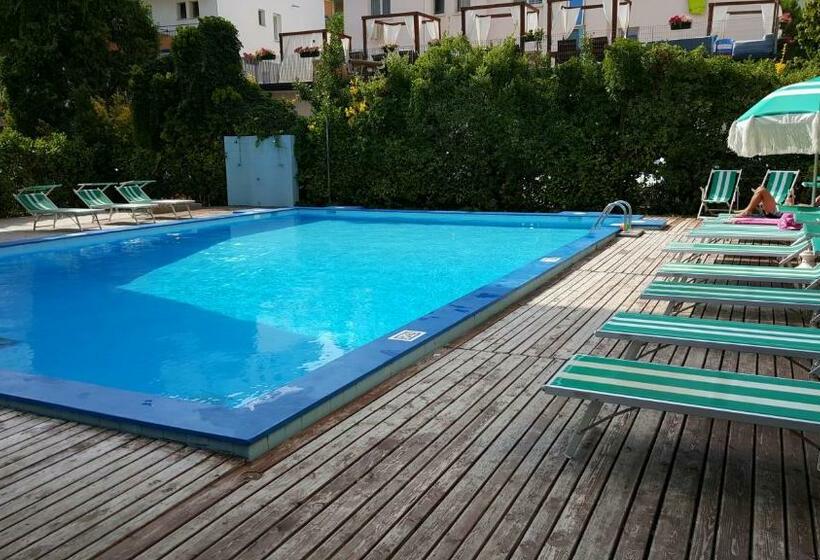 Hotel MaxiHeron & Hotel MiniHeron