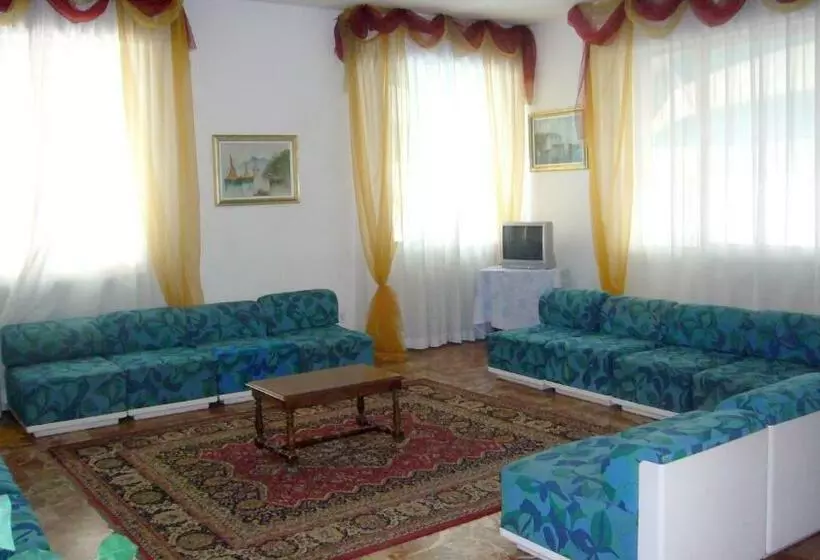 Hotel MaxiHeron & Hotel MiniHeron