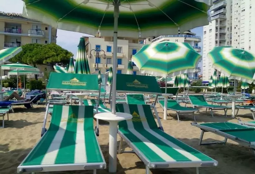 Hotel MaxiHeron & Hotel MiniHeron