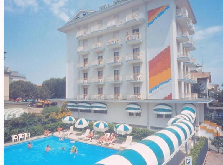 Hotel MaxiHeron & Hotel MiniHeron