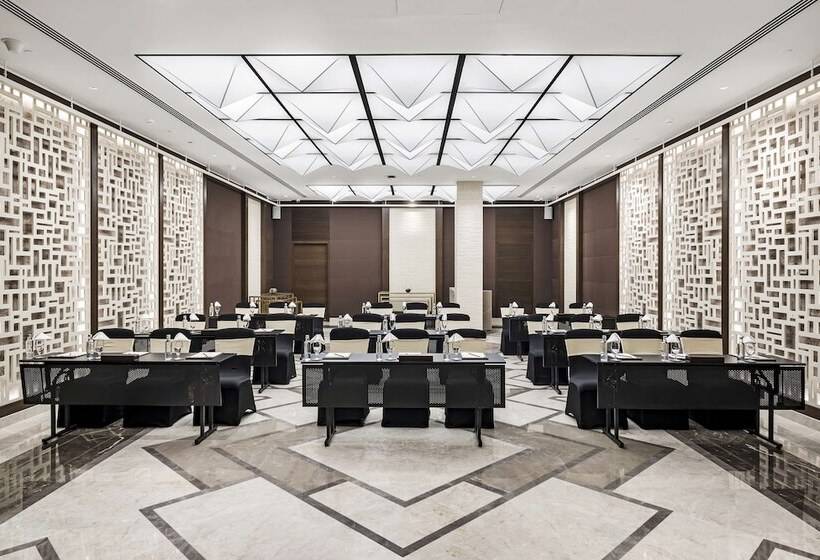 Radisson Blu Hotel & Suites Grt Chennai