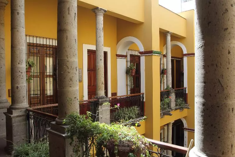 هتل San Francisco Plaza