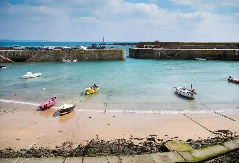 Отель The Ship Inn