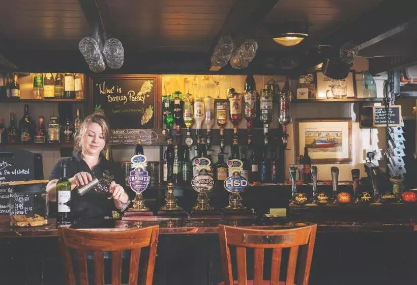 Отель The Ship Inn