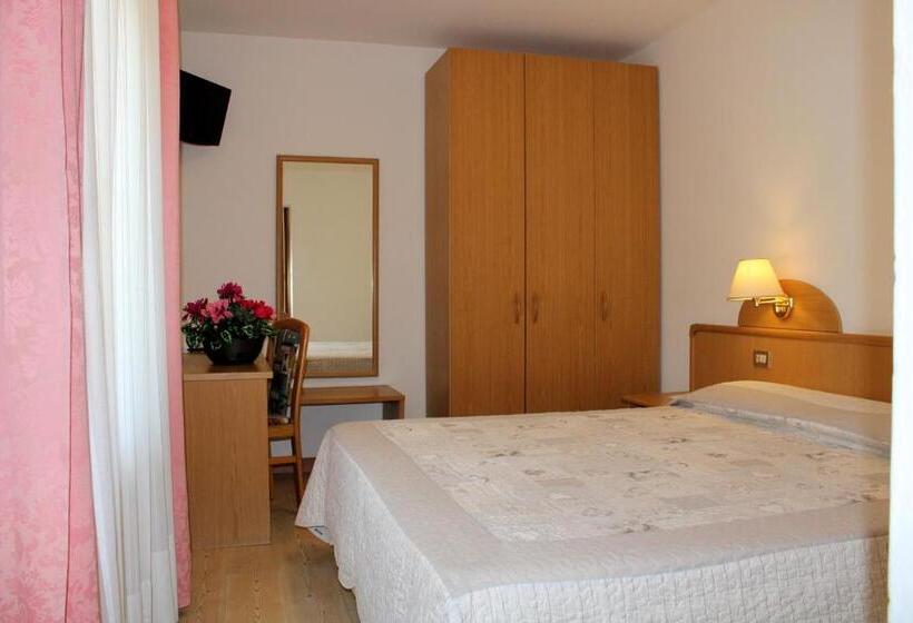 בית מלון כפרי Villa Cima Undici