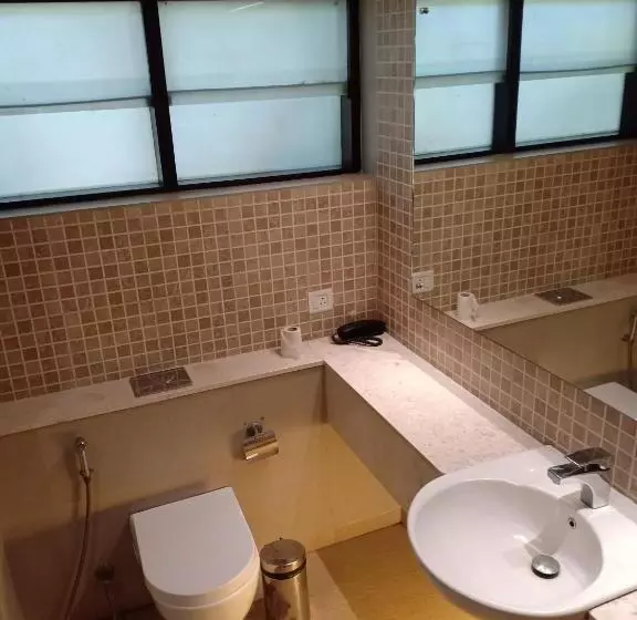 Hotel Whispering Waters