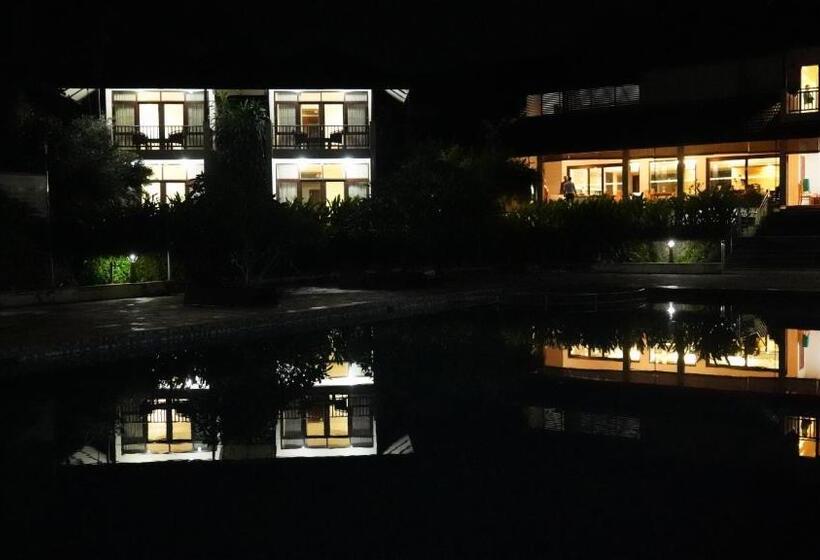 בית מלון כפרי Whispering Waters