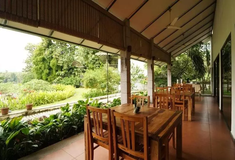 Hotel Whispering Waters