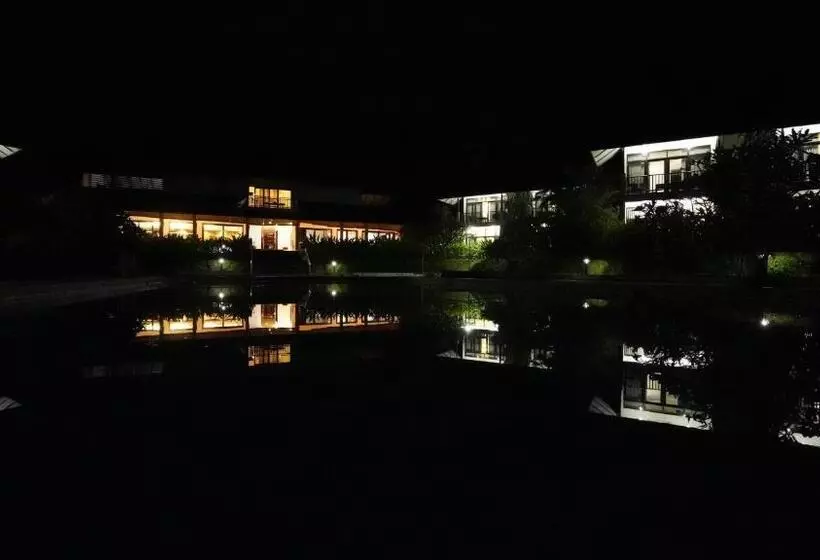 Hotel Whispering Waters