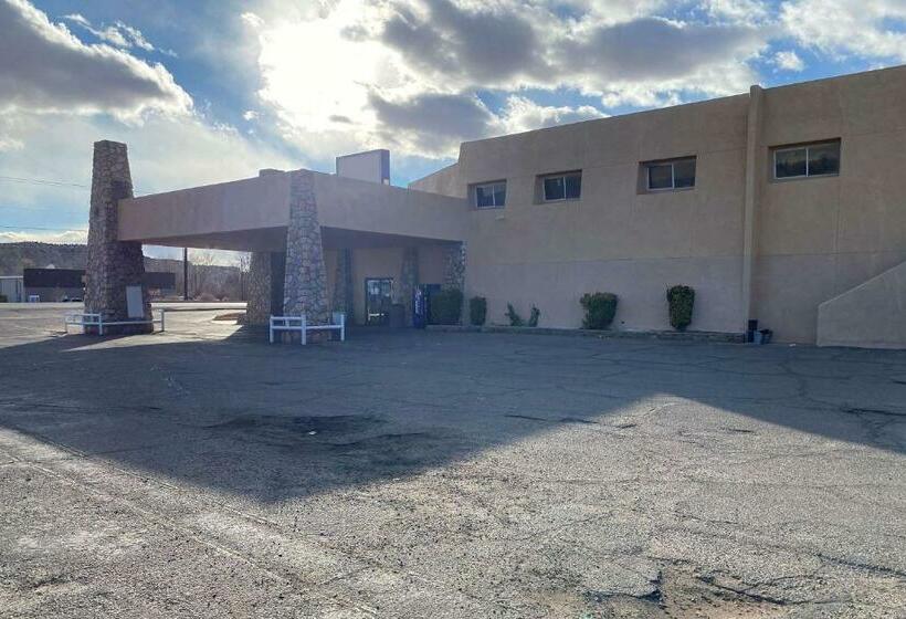 فندق على الطريق Travelodge By Wyndham Farmington Hwy 64