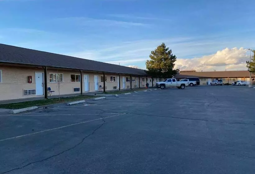 Motelli Travelodge By Wyndham Farmington Hwy 64