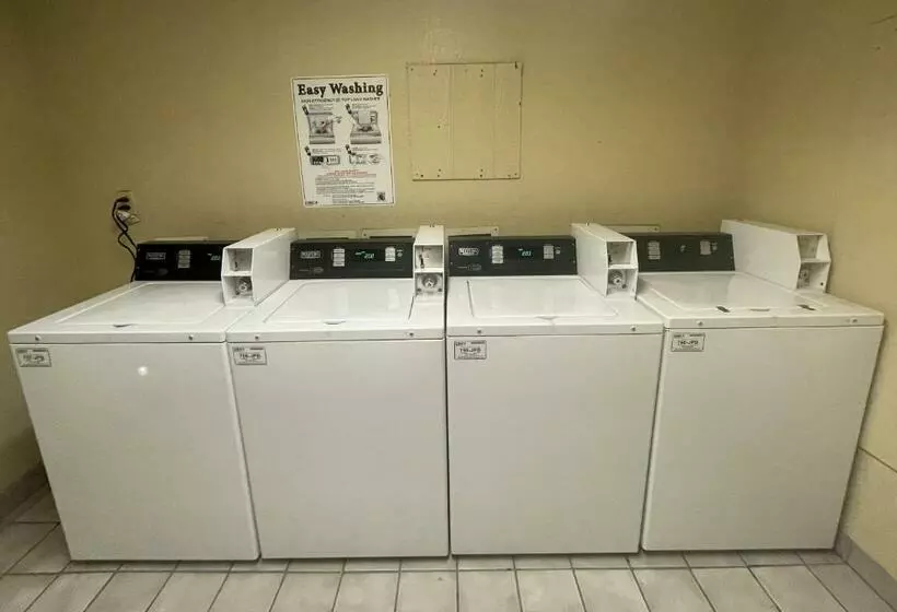 Motelli Travelodge By Wyndham Farmington Hwy 64