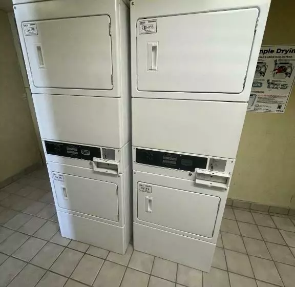 Motelli Travelodge By Wyndham Farmington Hwy 64