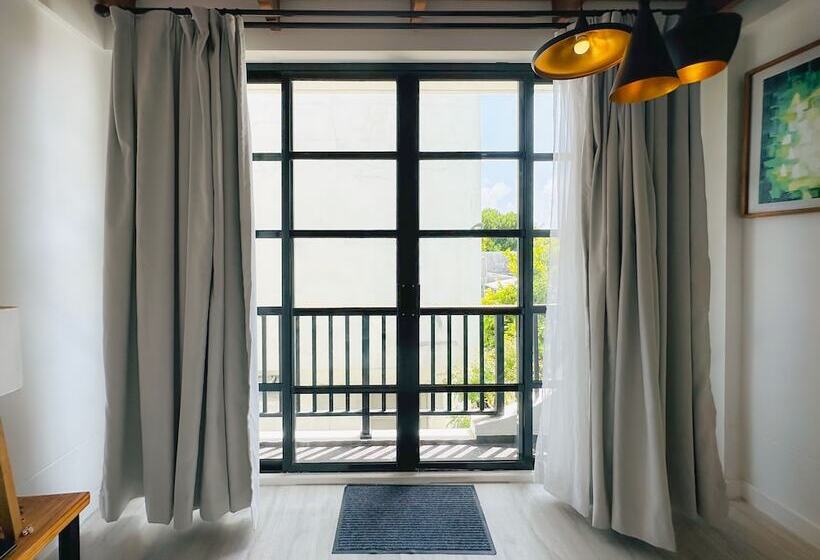 پانسیون Crystal Sands