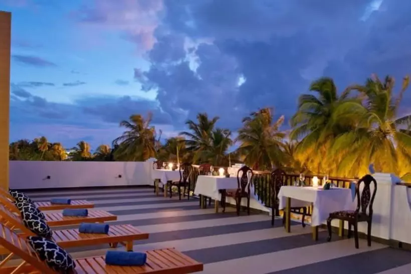 پانسیون Crystal Sands