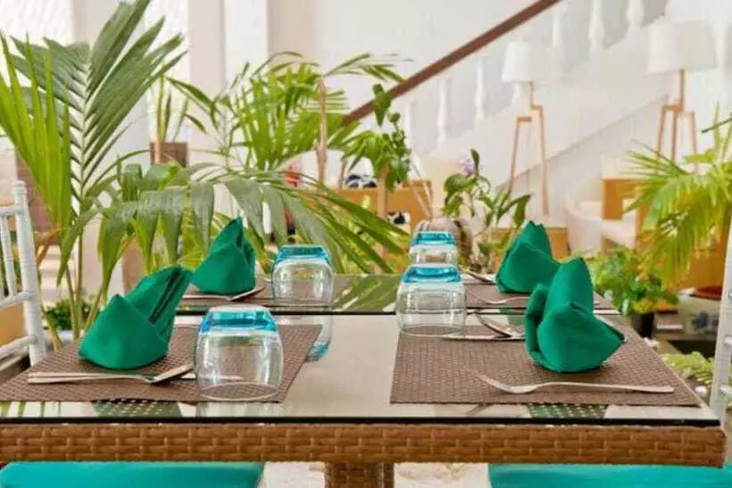 پانسیون Crystal Sands