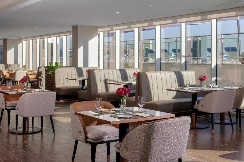 Avani Plus Palm View Dubai Hotel & Suites