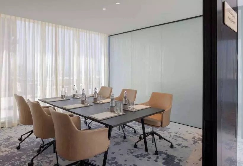 Avani Plus Palm View Dubai Hotel & Suites