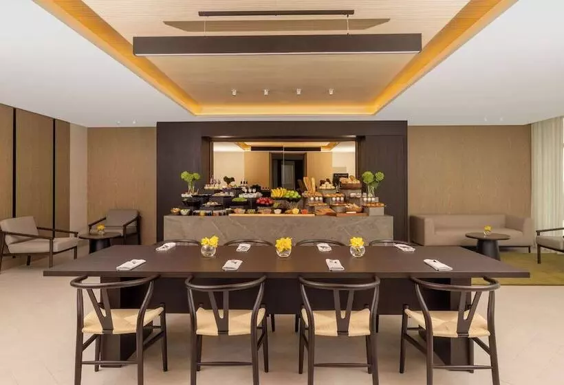 Avani Plus Palm View Dubai Hotel & Suites