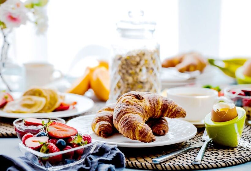 Avani Plus Palm View Dubai Hotel & Suites