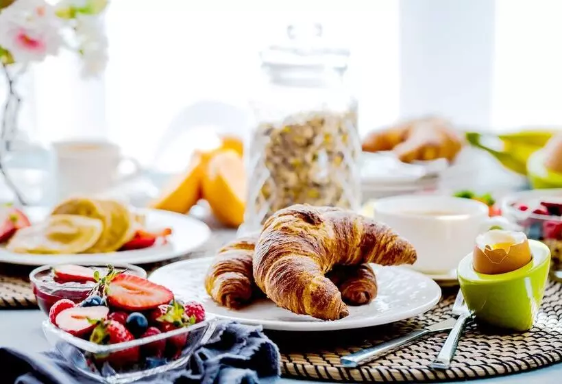 Avani Plus Palm View Dubai Hotel & Suites