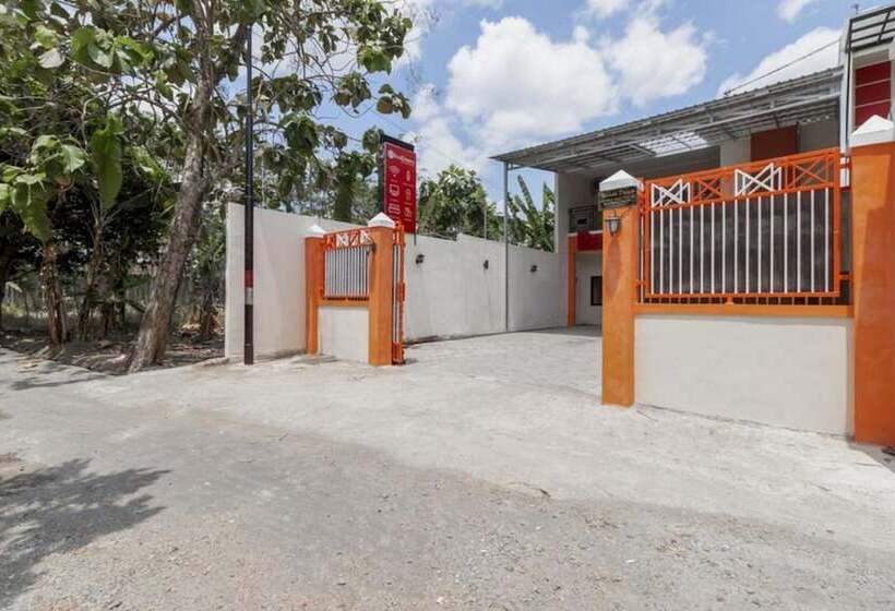 בית מלון כפרי Reddoorz Near Babarsari 2