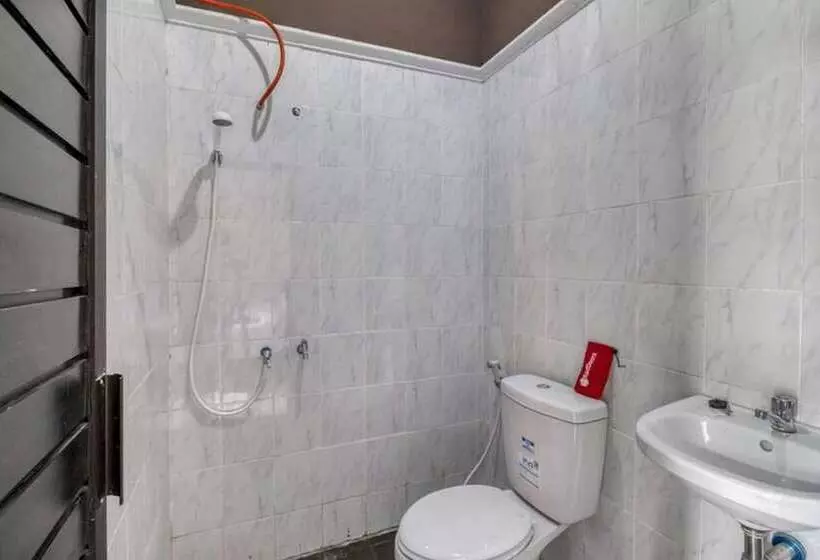 هتل Reddoorz Near Babarsari 2