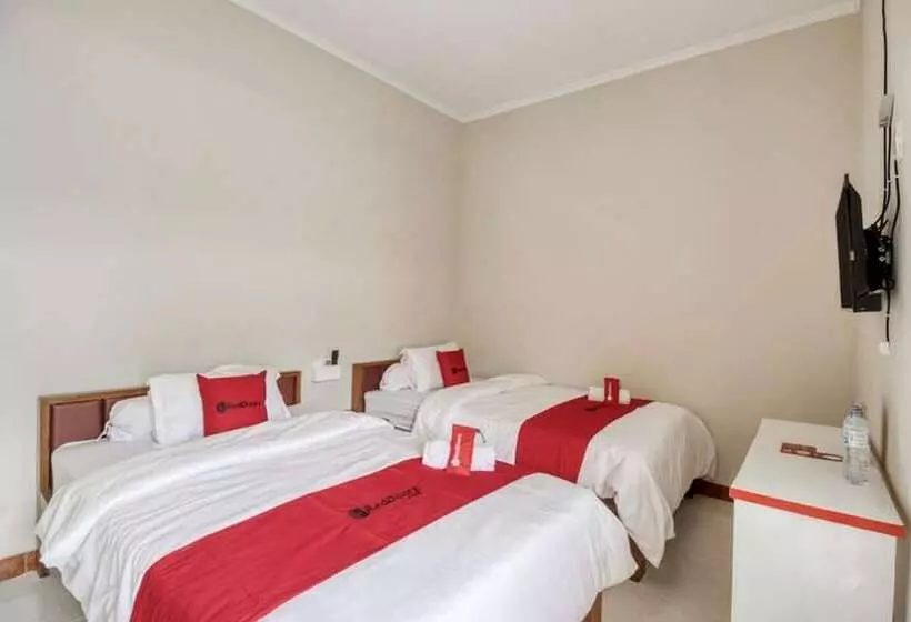 هتل Reddoorz Near Babarsari 2