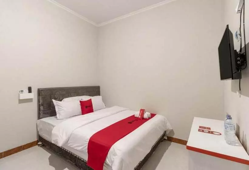 هتل Reddoorz Near Babarsari 2