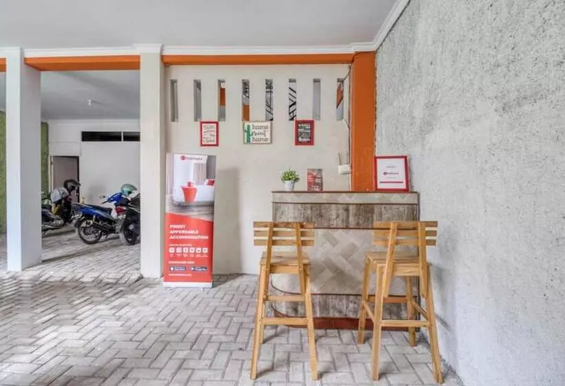هتل Reddoorz Near Babarsari 2