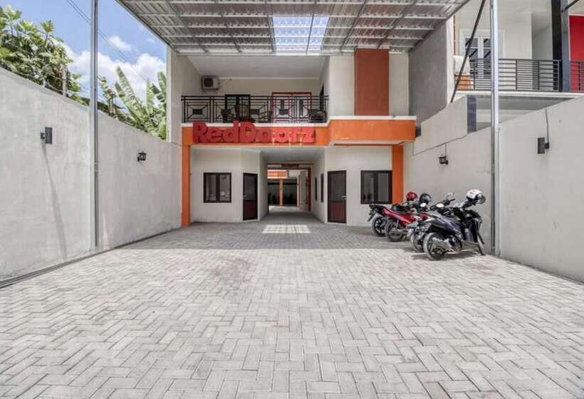 בית מלון כפרי Reddoorz Near Babarsari 2