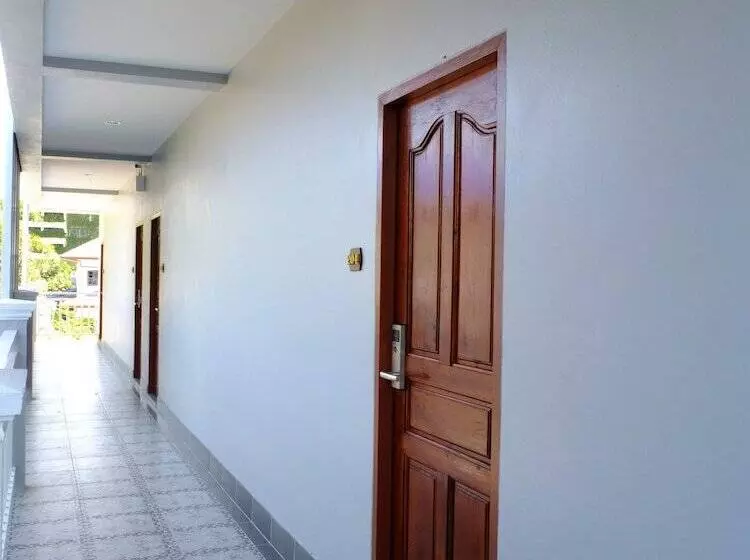 هتل Baan Yokmhanee