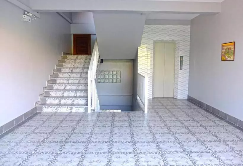 هتل Baan Yokmhanee