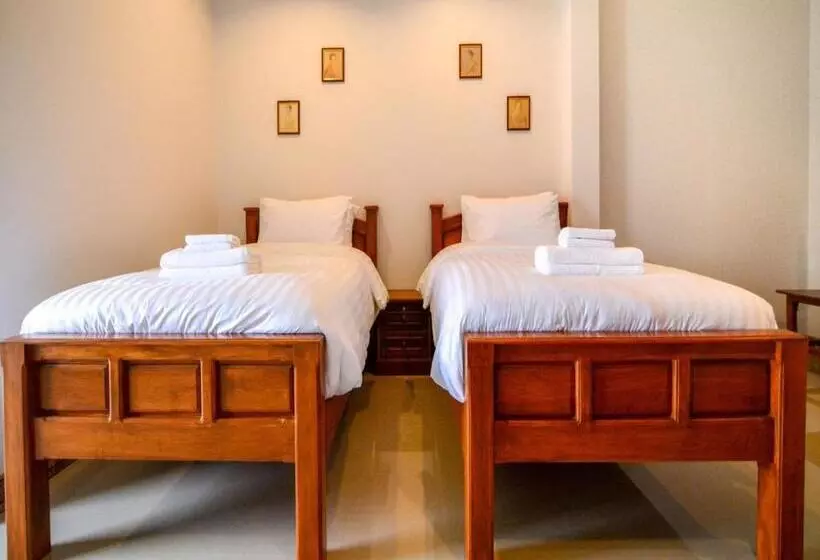 هتل Baan Yokmhanee