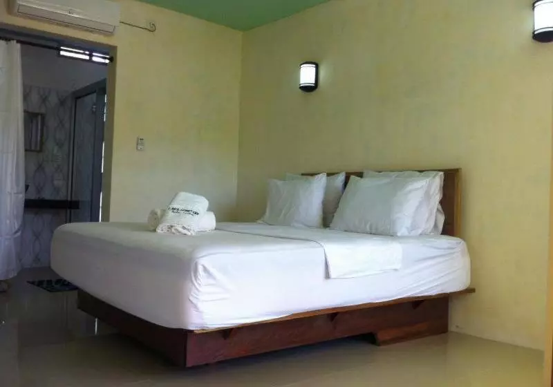 هتل Lara Home Stay