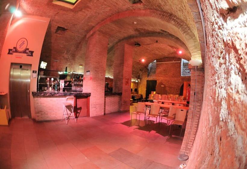 Albergue Zaragoza Hostel