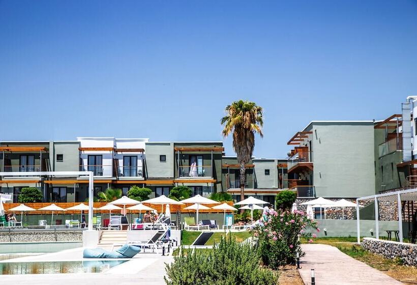 בית מלון כפרי Ampelia Seaside Resort By Estia