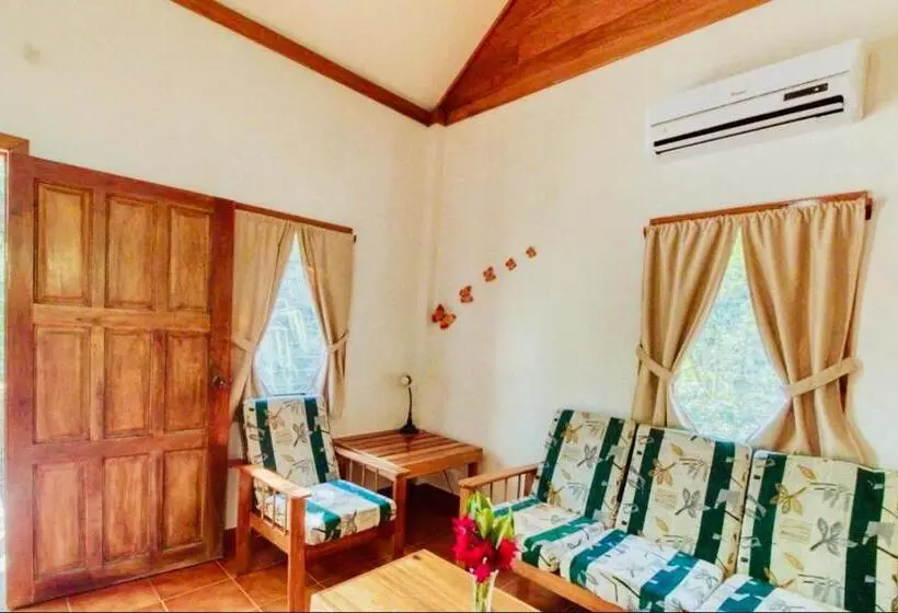 فندق Mariposa Jungle Lodge