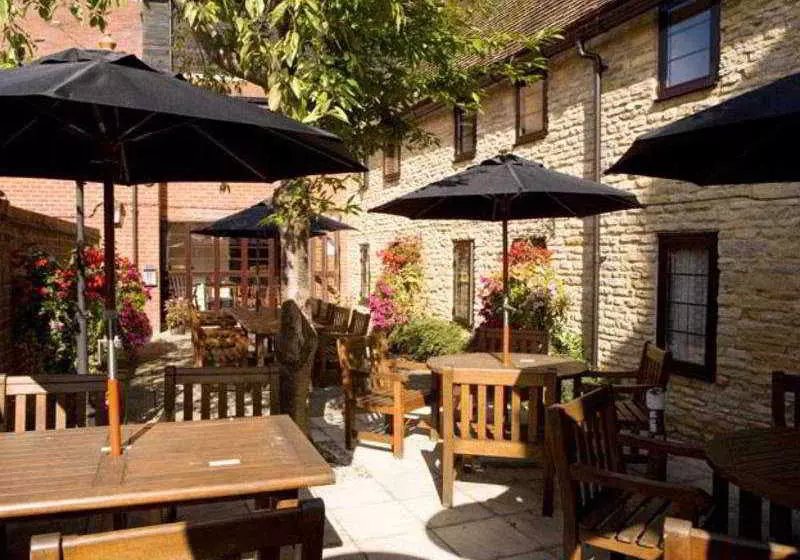 Отель The Queens Head Inn