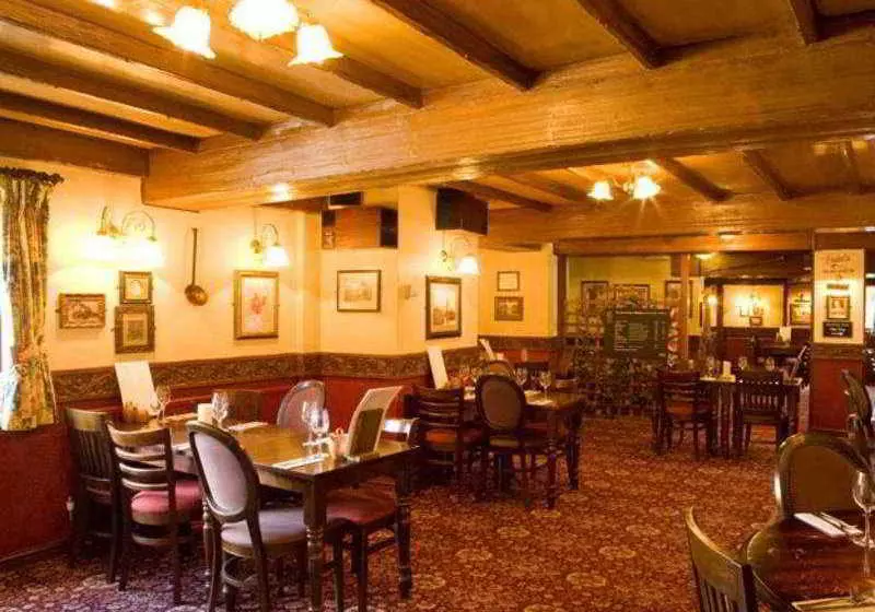 Отель The Queens Head Inn