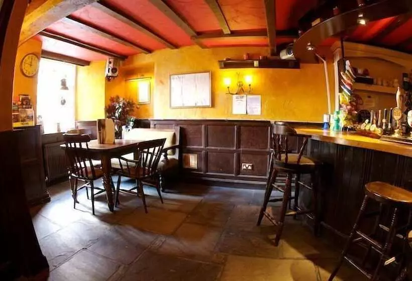 Отель The Old Crown Coaching Inn