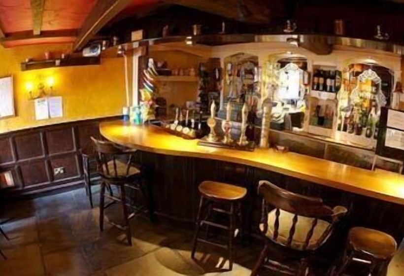 호텔 The Old Crown Coaching Inn