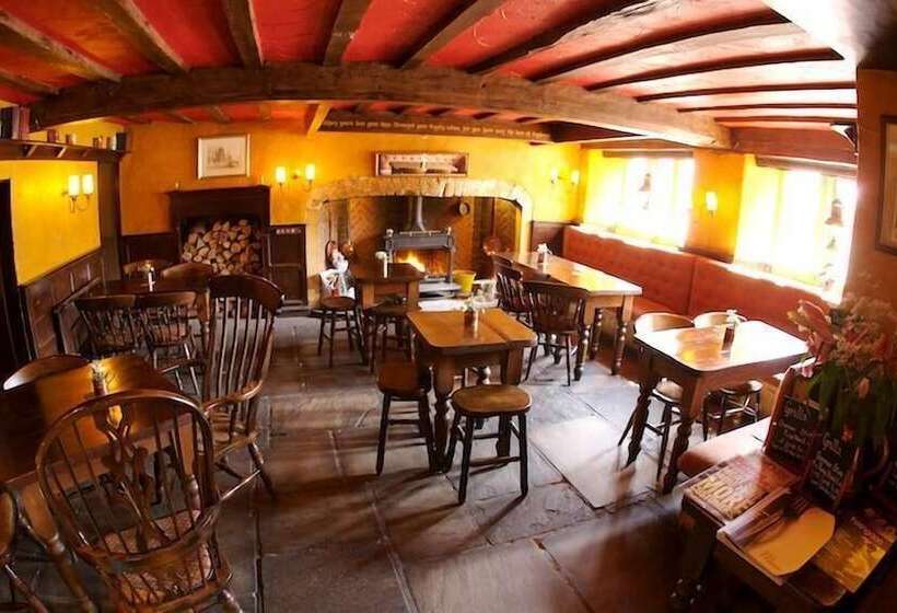 호텔 The Old Crown Coaching Inn