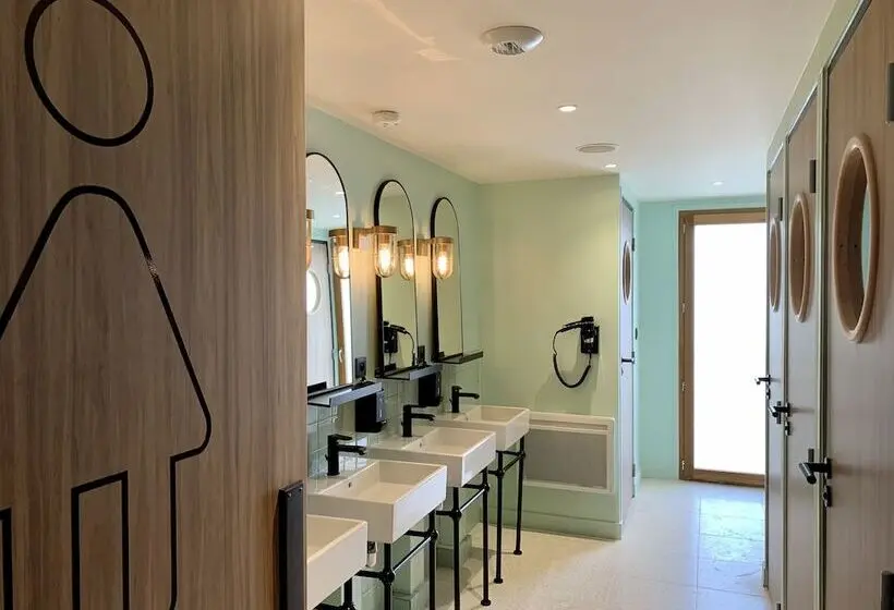 Auberge Hôtelière The People Paris Nation