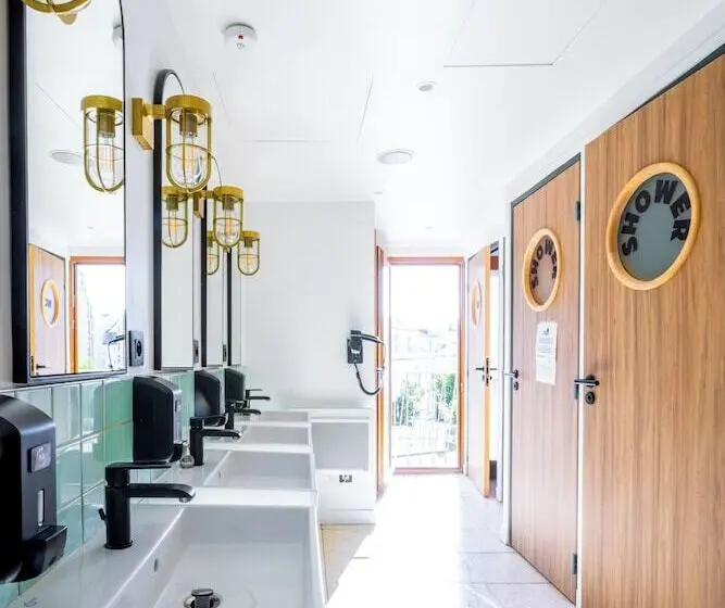 Auberge Hôtelière The People Paris Nation