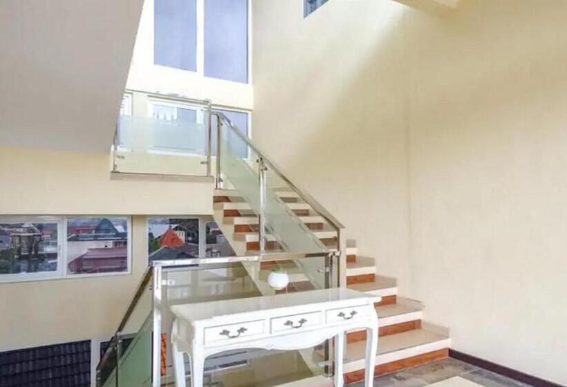 فندق De Malang Sweet Homestay Syariah Mitra Reddoorz