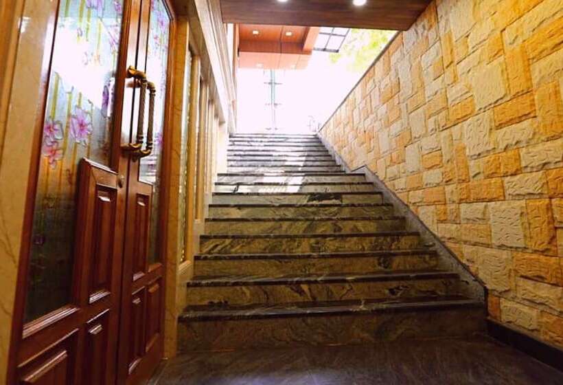 Domus Regency By Shrigo Hotels