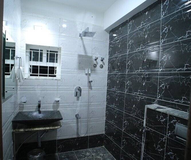 Domus Regency By Shrigo Hotels